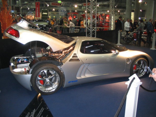 Luxury car show dunaj - foto