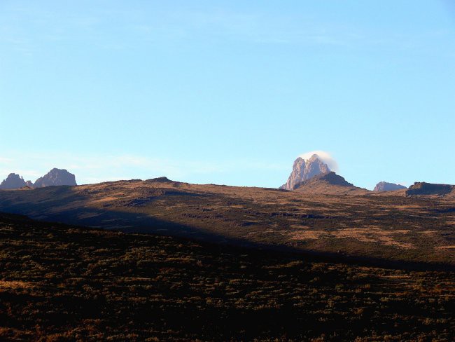 Mt. Kenya & Kilimanjaro - foto povečava