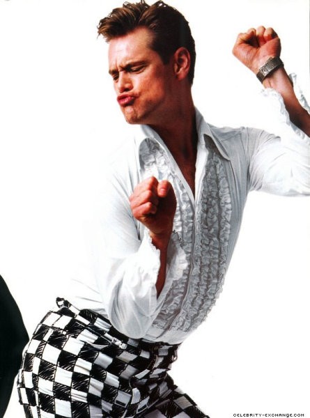 Jim Carrey

Jim se je rodil leta 1962 v Kanadi. Že kod otrok je nenehno nastopal v vsaki