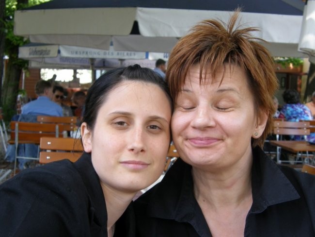 Berlin - ana in njena mami - foto povečava