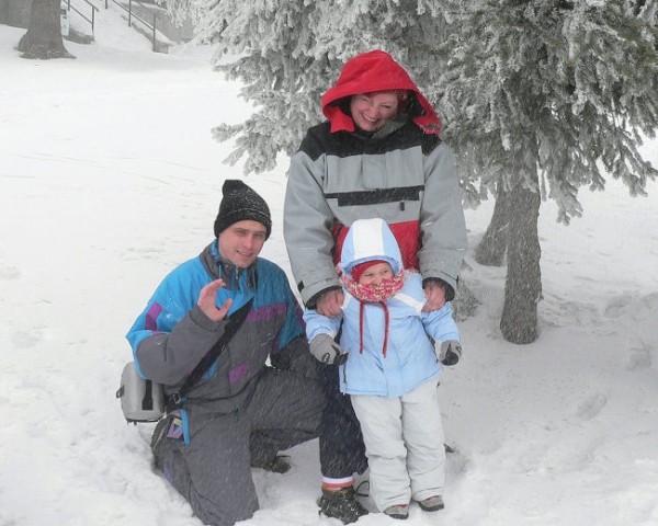 Družinska slika s smučanja na Mariborskem pohorju.