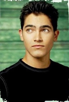 Tyler Hoechlin – Martin