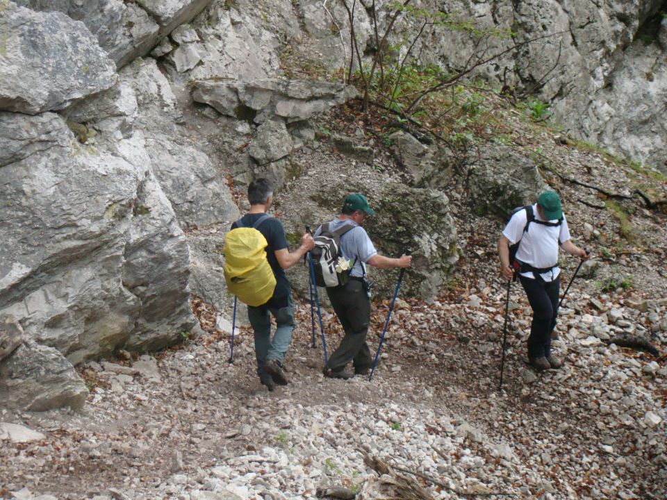 Konj, 1803 m, 25.4.2011 - foto povečava