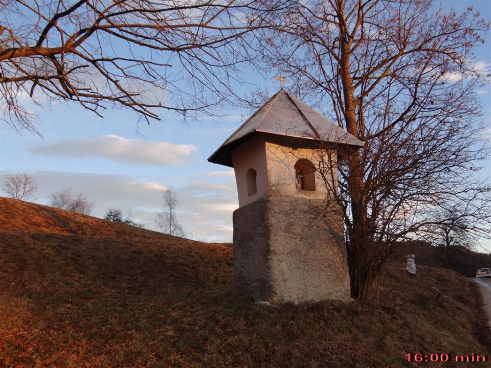 RIBNIŠKA KOČA IN GRMOVŠKOV DOM - foto povečava