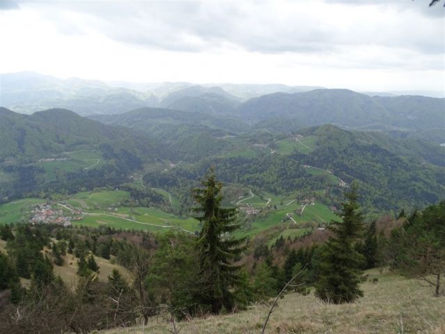 KRVAVICA (909 m) in ČEMŠENIŠKA PLANINA - foto