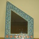 ogledalo okrašeno z mozaičnimi stekelci