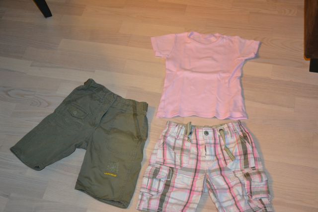 H&M hlače in kik majčka. skupaj 9 evr