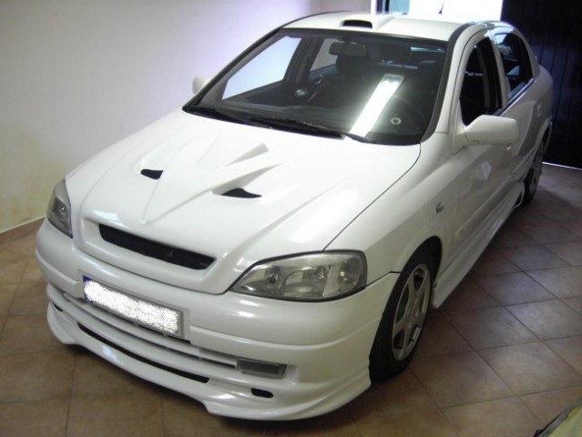 Opel astra - foto