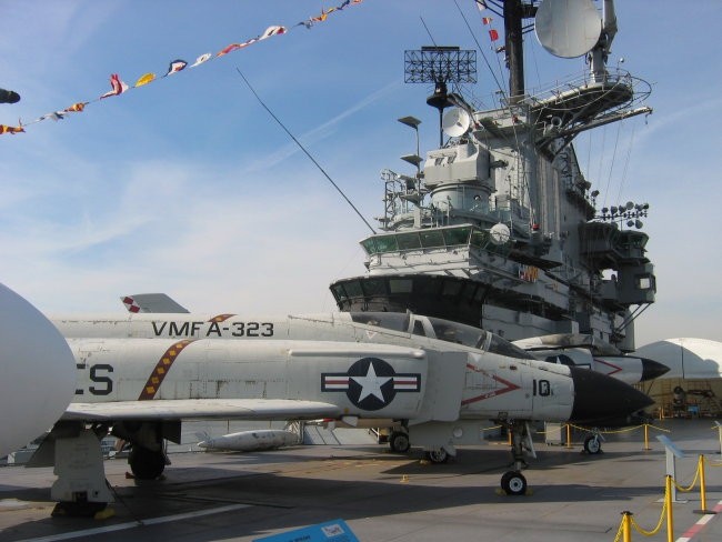USS INTREPID - MC DONNELL F-4N PHANTOM