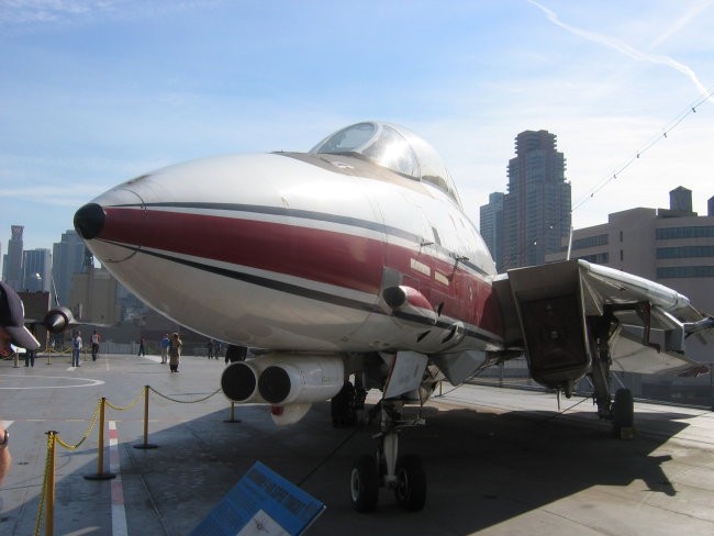 USS INTREPID - GRUMMAN F-14 TOMCAT