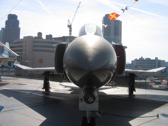 USS INTREPID - MC DONNELL F-4N PHANTOM