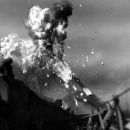 USS INTREPID - 24.11.1944 ZADETEK KAMIKAZ V BLIŽINI FILIPINOV