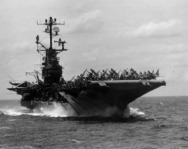 USS INTREPID - 13.09.1966 V JUŽNOKITAJSKEM MORJU