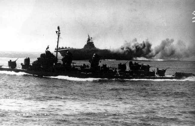 USS INTREPID - 16.04.1945 V BLIŽINI OKINAWE