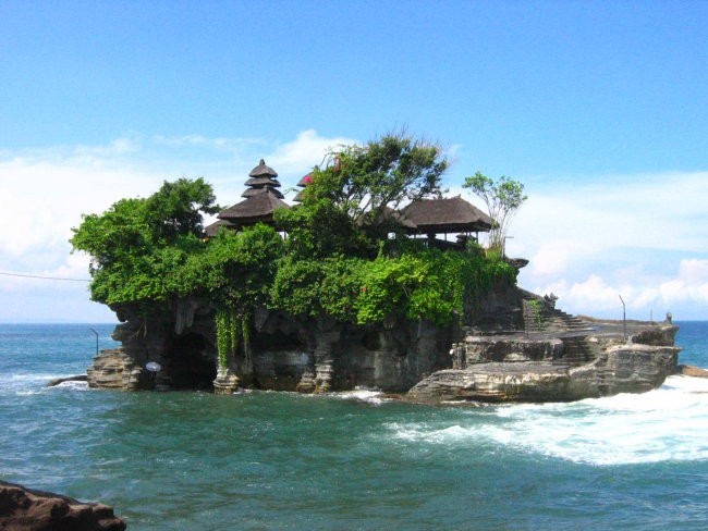 TANAH LOT TEMPLE