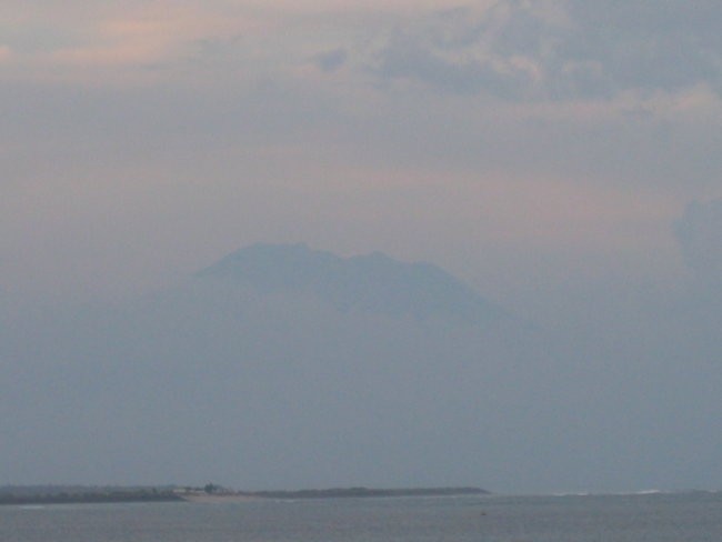 VULKAN GUNUNG AGUNG (3142 M) 