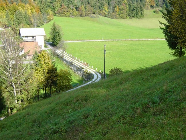 ITALIJANSKA VOJAŠKA CESTA IZ GODOVIČA ČEZ OKROKLICO ZA DOLE IN ZAVRATEC