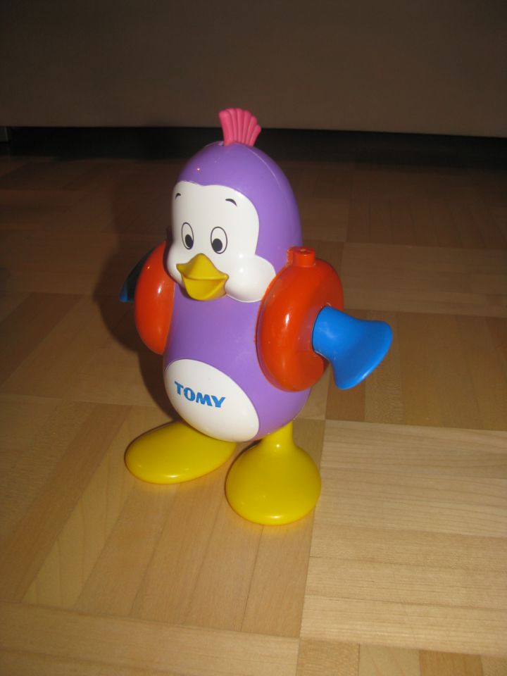 Čofotajoči Pinguin - Tomy  9 EUR