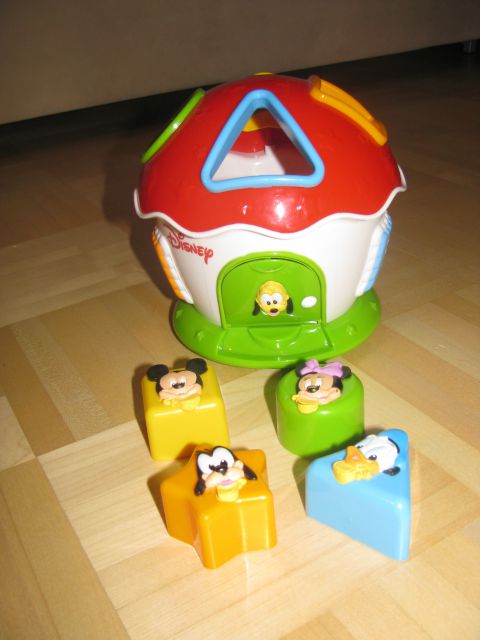 Disney hiška, kocke z oblikami 6€