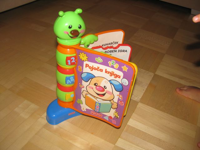 Pojoča knjigica 19€