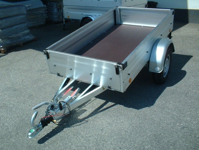 Avtomobilska prikolica tip AB8, 
z naletno zavoro, 
do 750kg skupne teže,
s homologacij