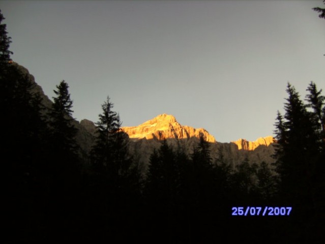 Triglav slikan iz vrat ob šestih zjutraj 