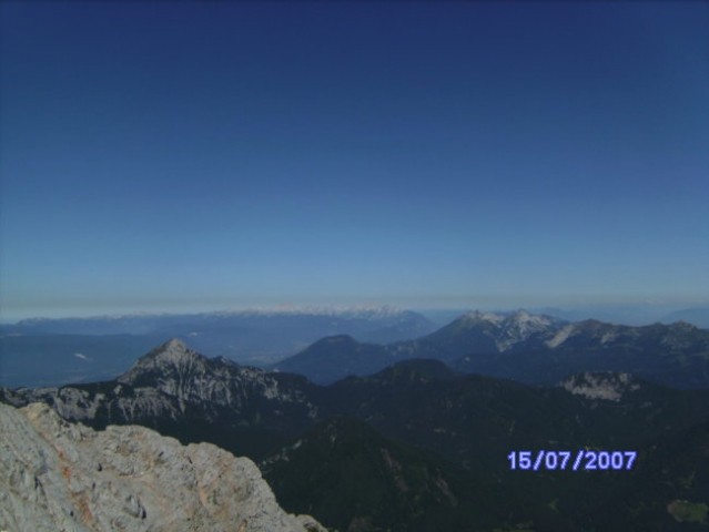 V odzadju triglav