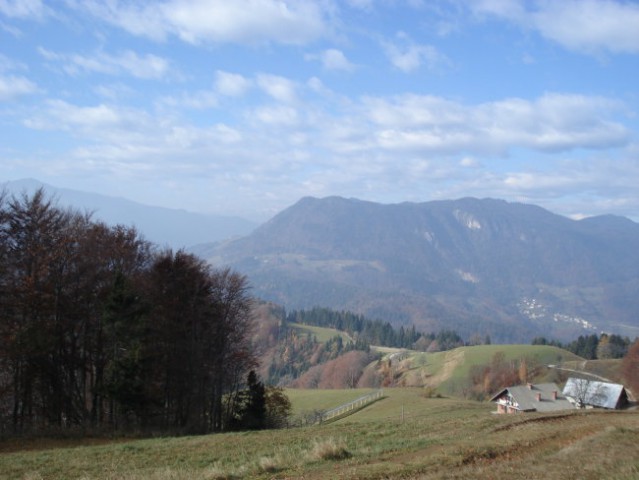 Pogled proti Dražgošam in Jelovici