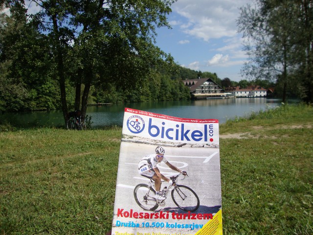 Še malo reklame za BOSSA. :) Revija bicikel, ob prekrasnem jezeru. 
Da nebo kdo rekel, da