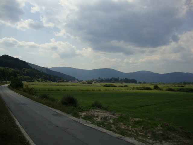 Cesta ob Ljubljanskem barju. 