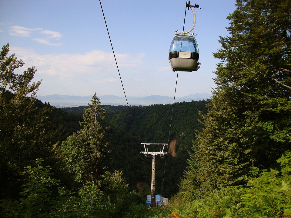 Jutranji pogled na kabino, in spodnjo postajo