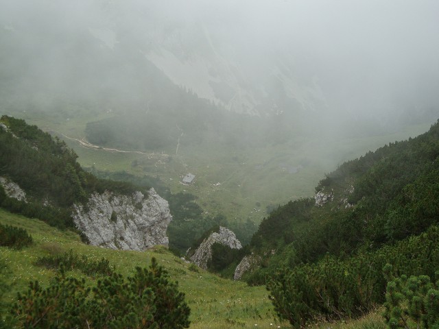 Pogled na Kamniško stran. Planina in koča