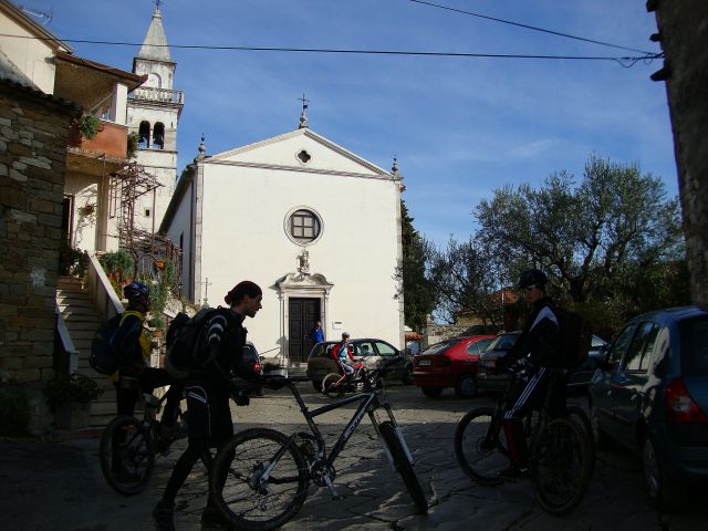 Cerkev na Krkavčah.
