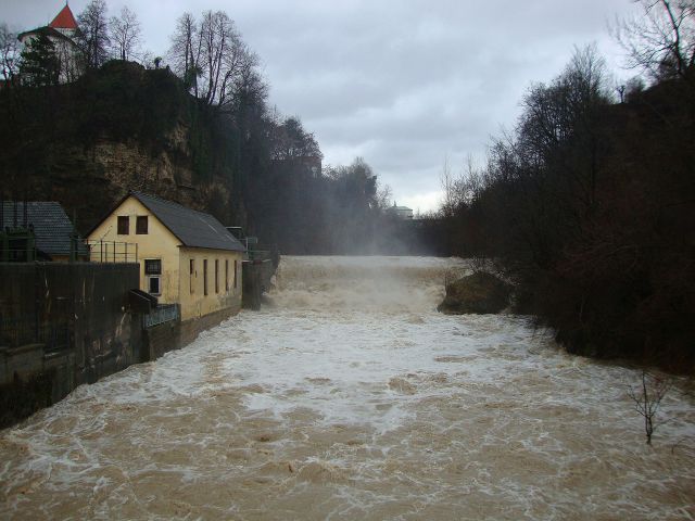 Reka sava pod Pungartom v Kranju
