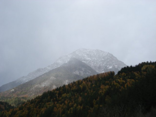 Kasneje ko sem bil že v dolini je gori verjetno že močno naletaval sneg.