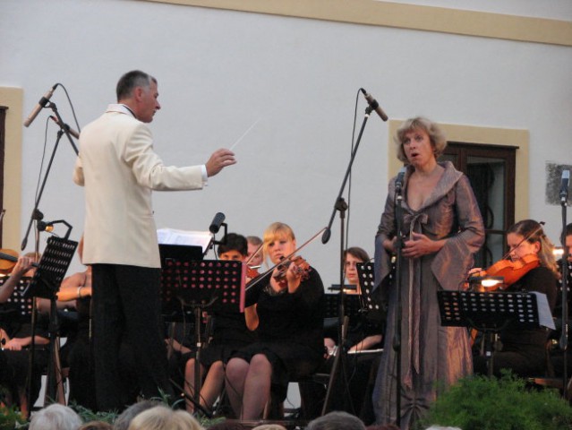 Vera Mlejnik,Janez Lotrič in Simfonika - foto