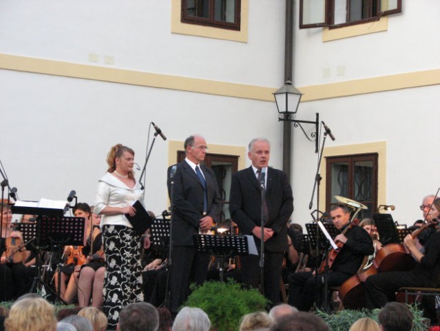 Vera Mlejnik,Janez Lotrič in Simfonika - foto