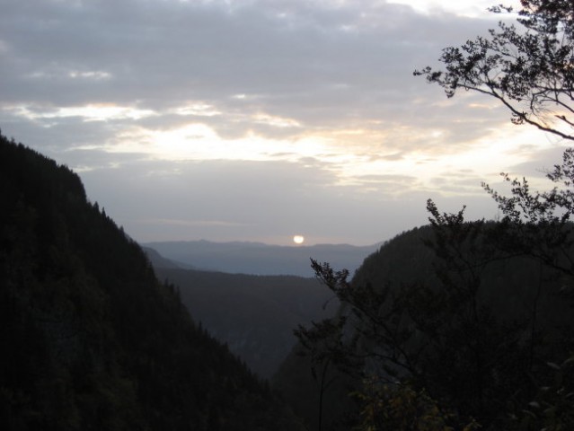 Sonček prihaja (malo pred planino Blato)