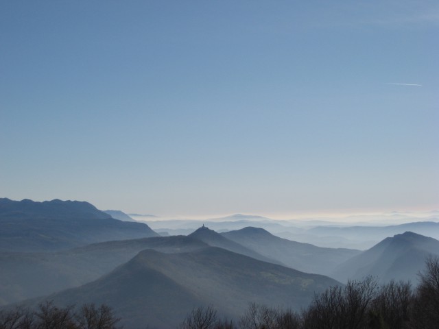 Pogled proti jugu, Sv. gora, Sabotin in ostali... kako hribovita je Primorska!