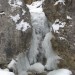 Ob potoku je obilo zimskih prizorov z zmrznjeno vodo