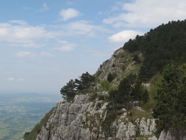 Gore nad Vipavsko dolino