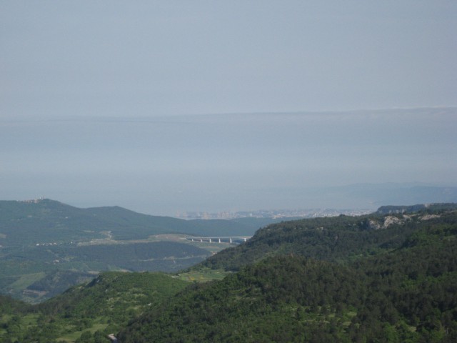 Črnokalski viadukt v daljavi