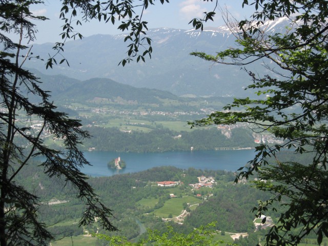 Še pogled na jezero z nižjega razgledišča