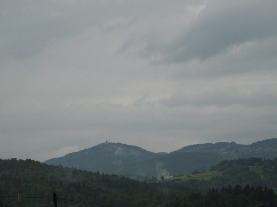 Še deževen pogled nazaj na Primskovo goro