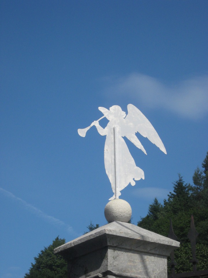 Angel pri cerkvi Sv. Katarine