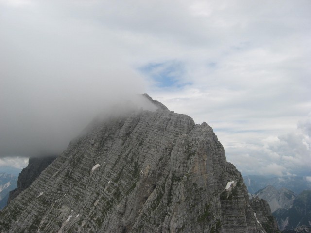 Vrh Montaža se je ves dan skrival v oblaku