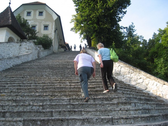 Vzpon po sprednjem stopnišču je kar naporen!