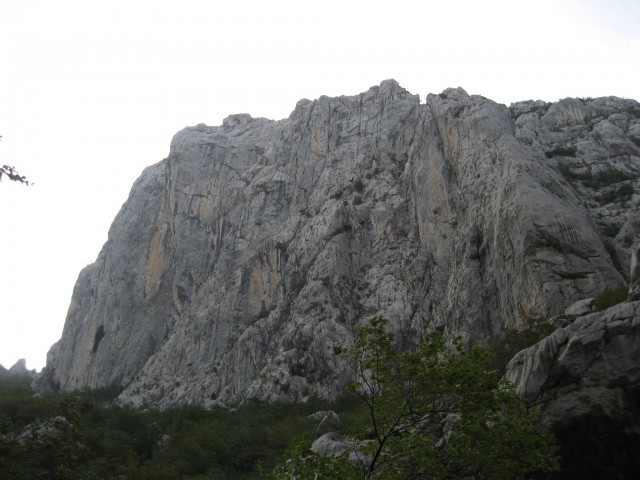 Stena Anića Kuka, visoka cca 700 m