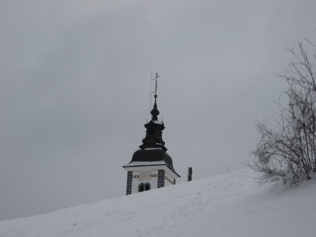 Cerkev Sv. Sobote na Bukovem vrhu izpod zadnjega vzpona