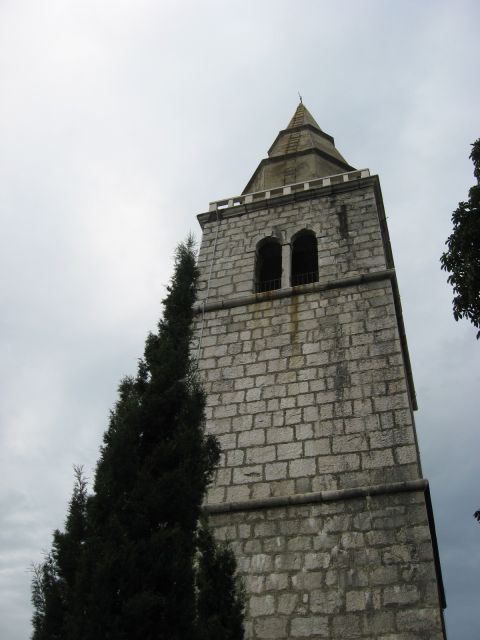 Zvonik cerkve v Dobrinju
